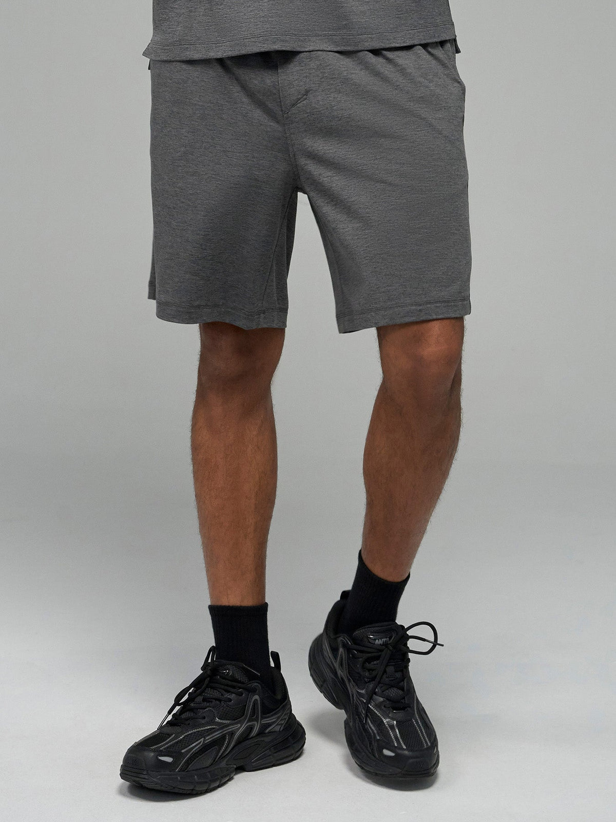 Velou Casual Shorts 8"